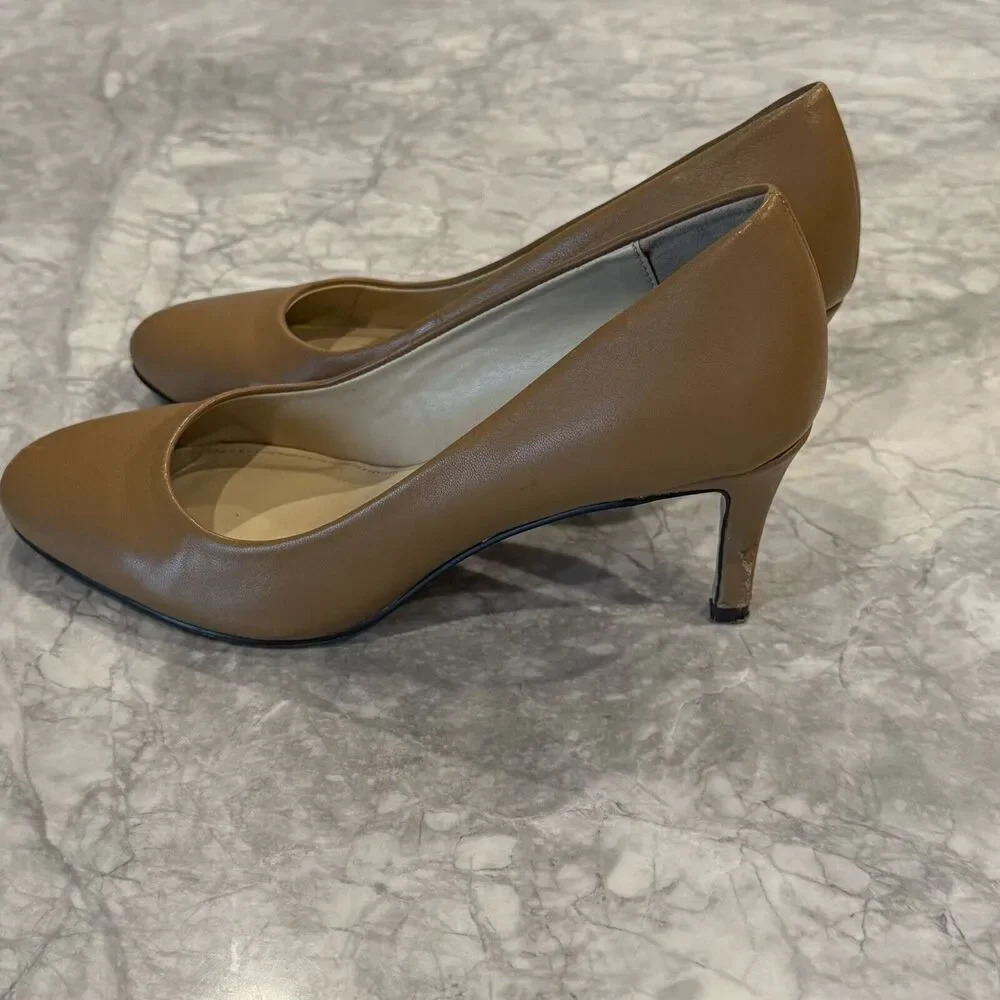 Lord + Taylor Womens Heels Beige Leather Rounded Toe Shoes Sz 6.5
